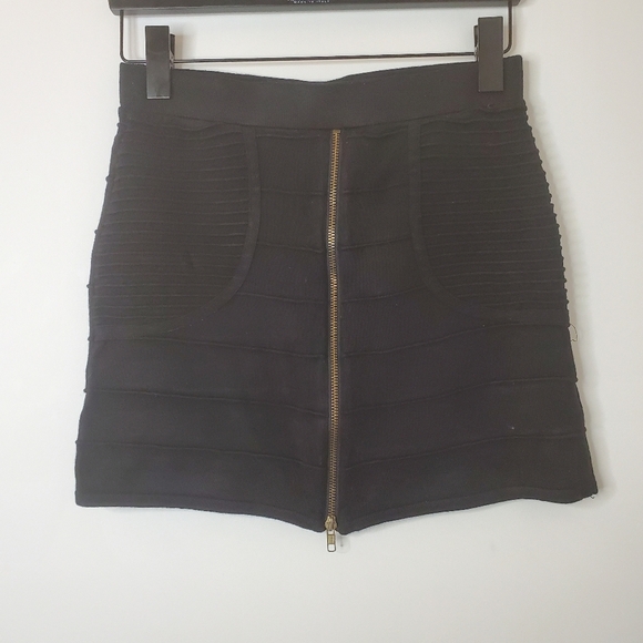 ROMEO &  JULIET COUTURE | Classic Black Mini skirt - Picture 1 of 6